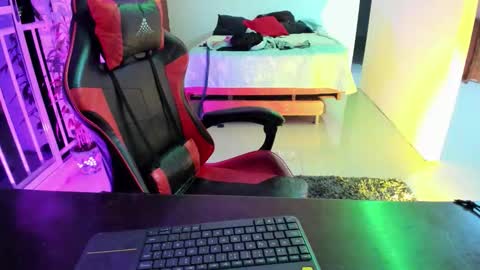 Snapshot of adam_valencia chatting on October 14, 12:17 am Adam Valencia online show from October 14, 12:17 am