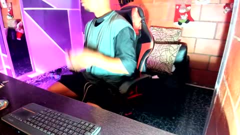 Snapshot of adam_valencia chatting on December 24, 2:43 am Adam Valencia online show from December 24, 2:43 am
