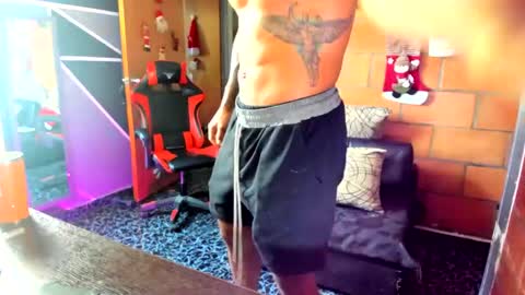 Snapshot of adam_valencia chatting on December 10, 6:06 pm Adam Valencia online show from December 10, 6:06 pm