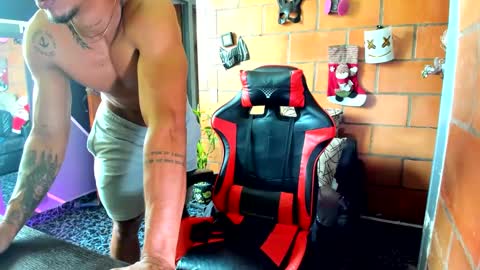 Snapshot of adam_valencia chatting on December 23, 3:12 pm Adam Valencia online show from December 23, 3:12 pm