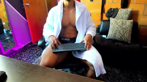 Snapshot of adam_valencia chatting on March 8, 3:22 pm Adam Valencia online show from March 8, 3:22 pm