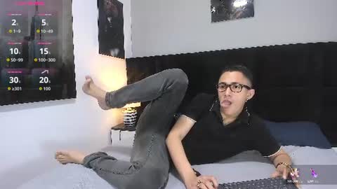 adam_walker_1 online show from June 21, 4:34 pm
