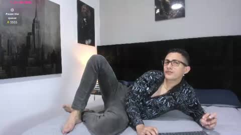 adam_walker_1 online show from June 12, 3:32 pm