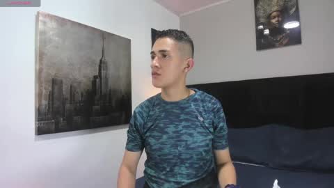 adam_walker_1 online show from April 26, 5:21 pm
