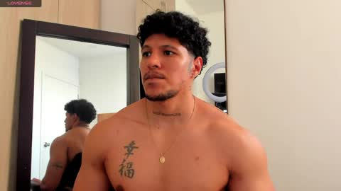 adambrocs1 online show from April 15, 10:43 pm