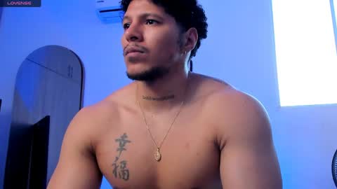 adambrocs1 online show from April 25, 11:02 pm