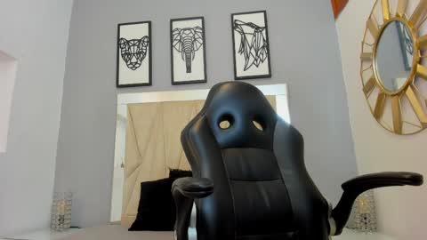 Adams Bobby online show from May 2, 11:24 am