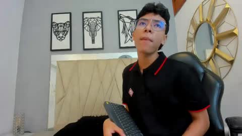 Adams Bobby online show from May 1, 11:02 am
