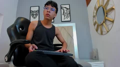 Adams Bobby online show from March 28, 11:21 am