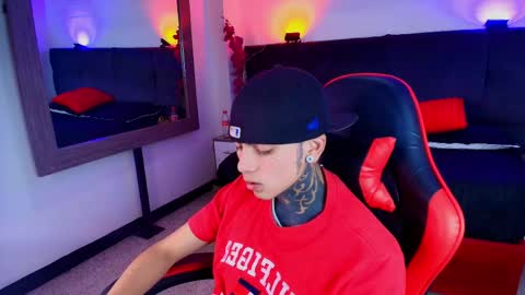AdamsWalkerr  online show from May 19, 2:12 pm