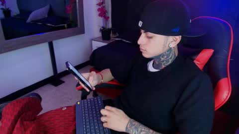 AdamsWalkerr  online show from May 6, 2:06 pm