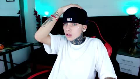 AdamsWalkerr  online show from April 23, 3:03 pm