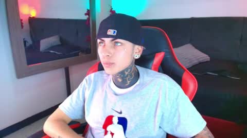 AdamsWalkerr  online show from April 24, 3:14 pm