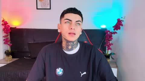 AdamsWalkerr  online show from April 20, 12:51 pm