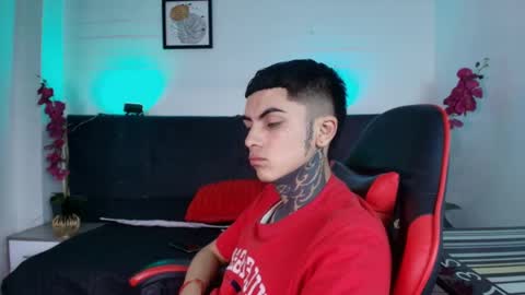 AdamsWalkerr  online show from May 15, 1:41 pm