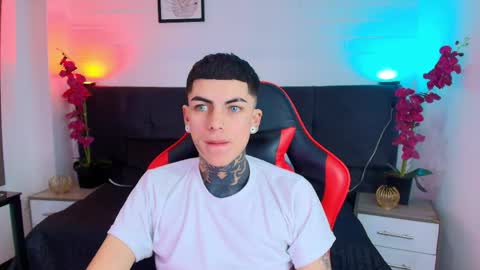 AdamsWalkerr  online show from April 19, 1:10 pm