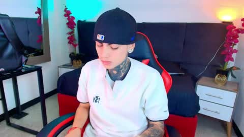 AdamsWalkerr  online show from April 21, 1:17 pm