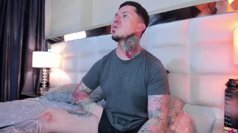 Snapshot of adamtatts chatting on October 26, 6:48 am Adam online show from October 26, 6:48 am