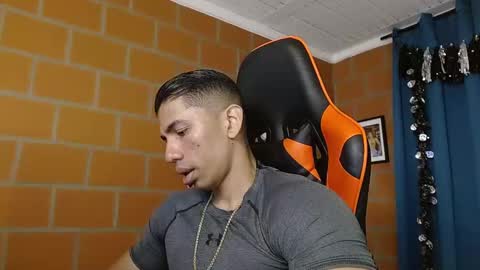Snapshot of adan_sin1 chatting on February 18, 3:32 pm Adan Sin online show from February 18, 3:32 pm