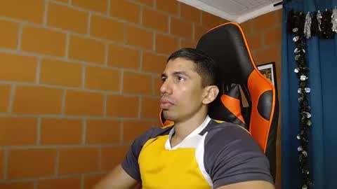 Snapshot of adan_sin1 chatting on January 21, 2:44 pm Adan Sin online show from January 21, 2:44 pm