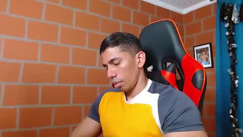 Snapshot of adan_sin1 chatting on December 19, 7:18 pm Adan Sin online show from December 19, 7:18 pm