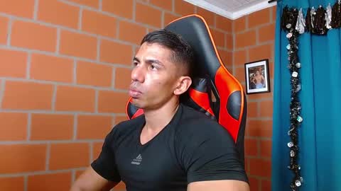 Snapshot of adan_sin1 chatting on December 13, 8:37 pm Adan Sin online show from December 13, 8:37 pm