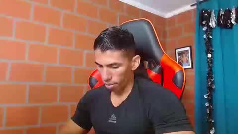 Snapshot of adan_sin1 chatting on December 6, 3:00 pm Adan Sin online show from December 6, 3:00 pm
