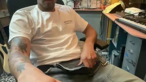 adm999999 online show from October 23, 10:57 pm