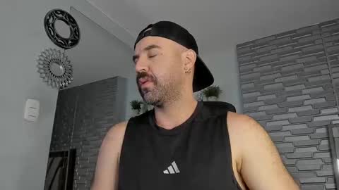 Snapshot of adonis_art01 chatting on October 21, 6:00 pm Juan online show from October 21, 6:00 pm