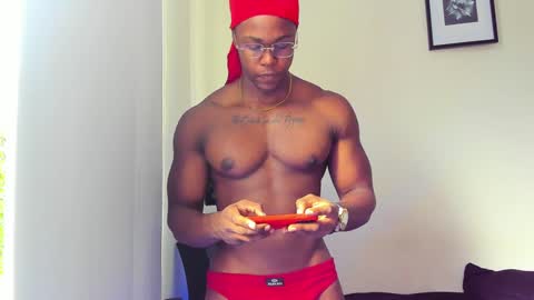 Snapshot of adonisknigh chatting on February 4, 12:44 pm Adonis Knight online show from February 4, 12:44 pm