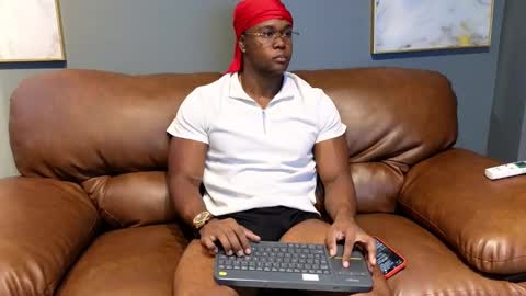Snapshot of adonisknigh chatting on January 31, 11:56 am Adonis Knight online show from January 31, 11:56 am