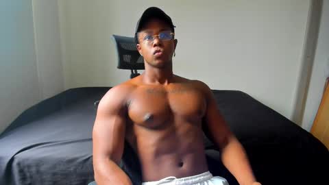 Snapshot of adonisknigh chatting on February 13, 12:43 pm Adonis Knight online show from February 13, 12:43 pm