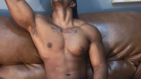Snapshot of adonisknigh chatting on December 3, 12:16 pm Adonis Knight online show from December 3, 12:16 pm