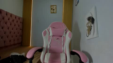 adri_sexboy229 online show from September 16, 12:39 pm