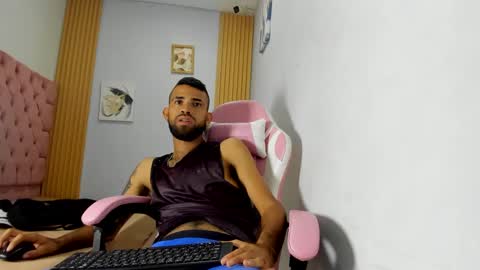 Snapshot of adri_sexboy229 chatting on September 25, 2:10 am adri_sexboy229 online show from September 25, 2:10 am