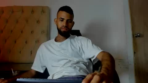 adri_sexboy229 online show from September 23, 2:11 am