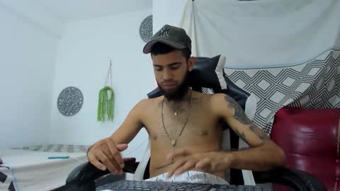Snapshot of adri_sexboy229 chatting on October 12, 6:29 am adri_sexboy229 online show from October 12, 6:29 am