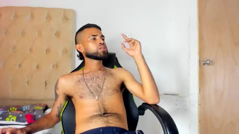 adri_sexboy229 online show from September 11, 2:32 am