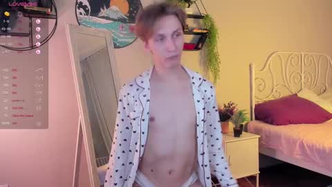 Snapshot of adrian_di chatting on February 25, 4:31 pm Adrian online show from February 25, 4:31 pm