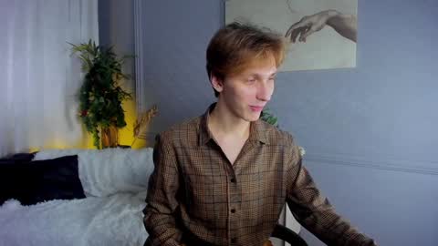 Snapshot of adrian_di chatting on December 19, 4:24 pm Adrian online show from December 19, 4:24 pm