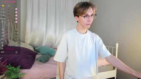 Snapshot of adrian_di chatting on February 21, 4:16 pm Adrian online show from February 21, 4:16 pm