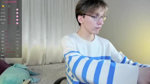 Snapshot of adrian_di chatting on February 6, 4:14 pm Adrian online show from February 6, 4:14 pm