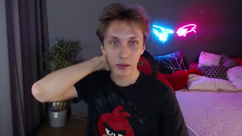 Snapshot of adrian_di chatting on December 6, 4:28 pm Adrian online show from December 6, 4:28 pm