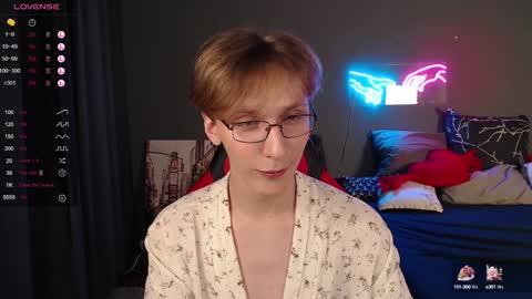 Snapshot of adrian_di chatting on January 31, 4:17 pm Adrian online show from January 31, 4:17 pm