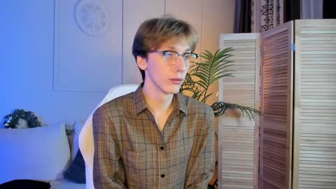 Snapshot of adrian_di chatting on December 21, 5:03 am Adrian online show from December 21, 5:03 am