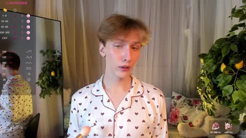 Snapshot of adrian_di chatting on January 30, 4:02 pm Adrian online show from January 30, 4:02 pm