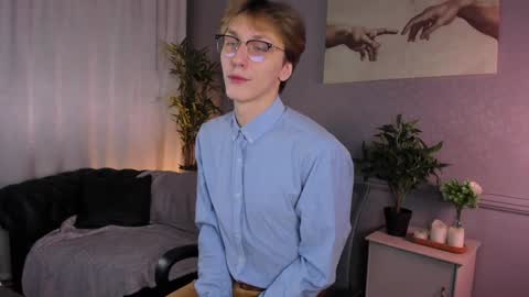 Snapshot of adrian_di chatting on December 10, 11:00 am Adrian online show from December 10, 11:00 am