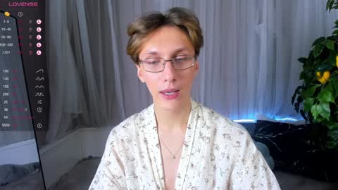 Snapshot of adrian_di chatting on January 25, 4:35 pm Adrian online show from January 25, 4:35 pm