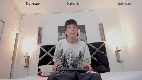 Snapshot of adriano_bigcock chatting on October 13, 2:28 am Adrian online show from October 13, 2:28 am