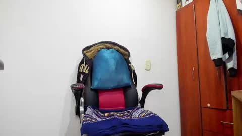 Snapshot of aguslover chatting on October 5, 8:57 pm Agustin online show from October 5, 8:57 pm
